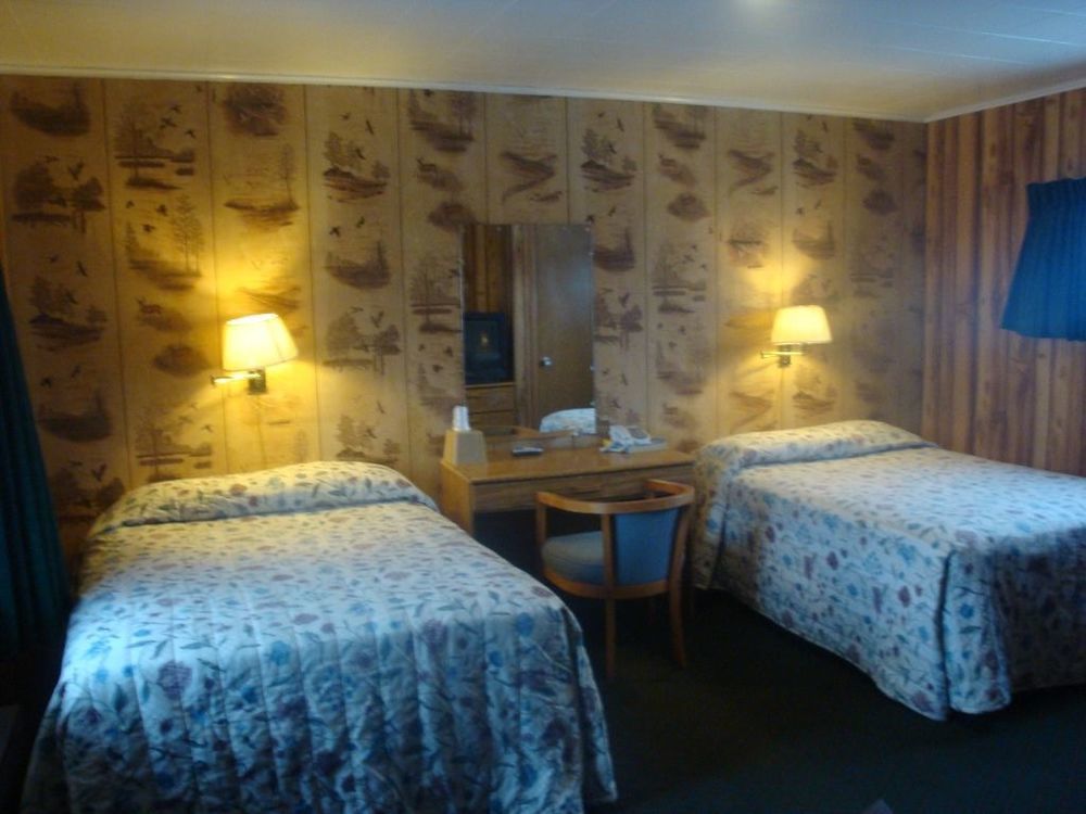 Curry'S Motel Saginaw Room photo