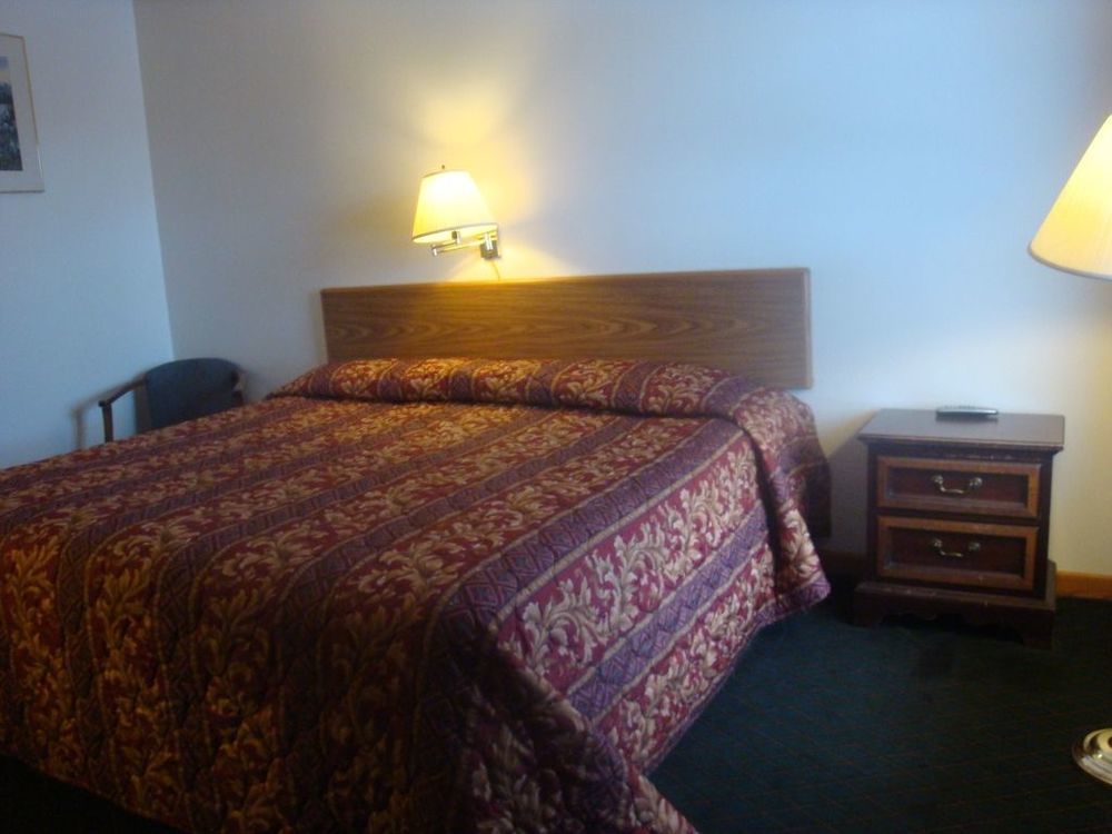 Curry'S Motel Saginaw Room photo