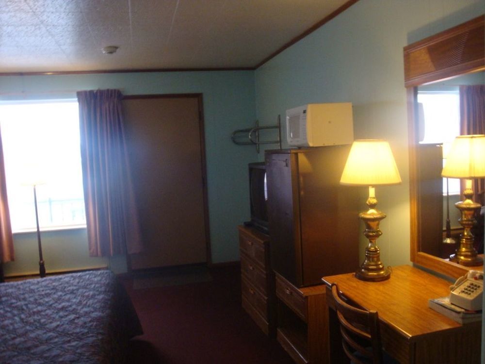 Curry'S Motel Saginaw Room photo