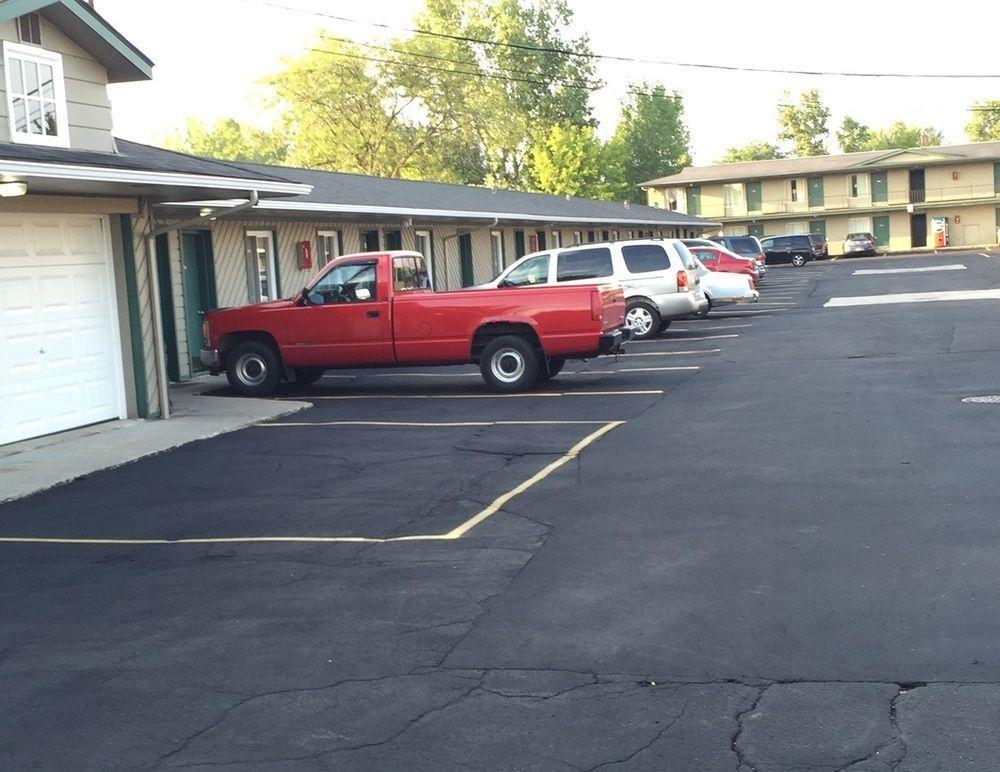 Curry'S Motel Saginaw Exterior photo